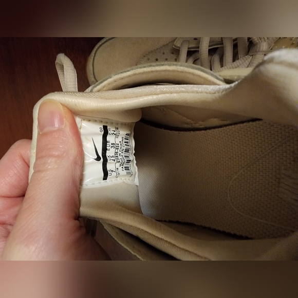 Nike Air Hurache Women' size 7 (feels like 6.5) - Picture 5 of 5